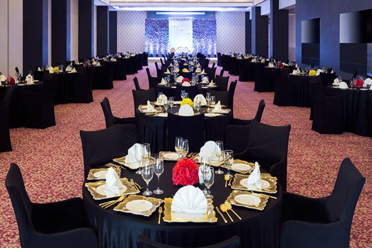 Regenta Central Hotel & Convention Centre נאגפור מראה חיצוני תמונה