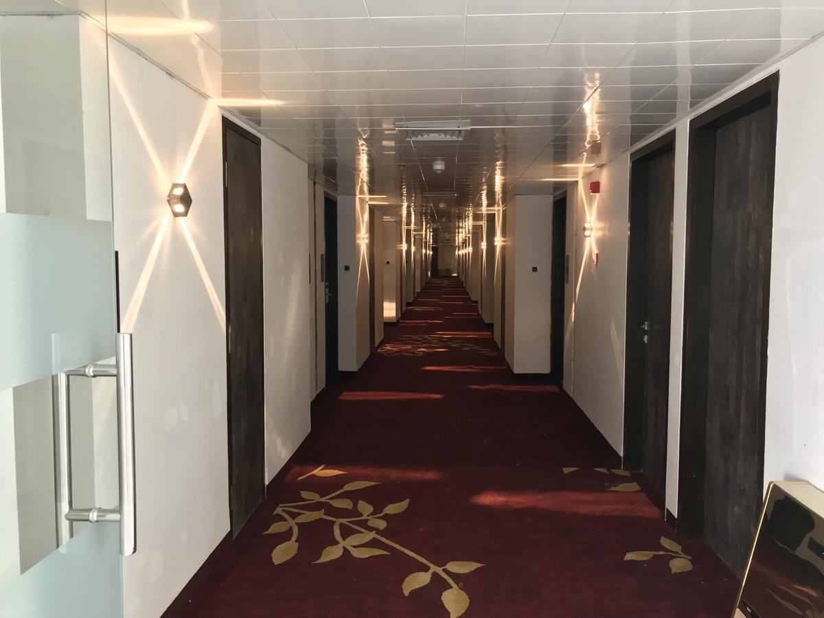 Regenta Central Hotel & Convention Centre נאגפור מראה חיצוני תמונה