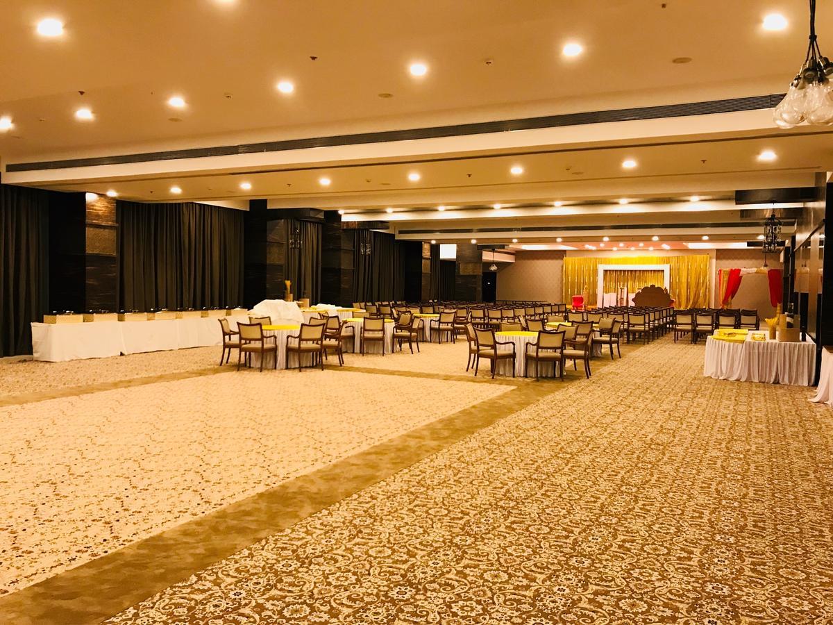 Regenta Central Hotel & Convention Centre נאגפור מראה חיצוני תמונה