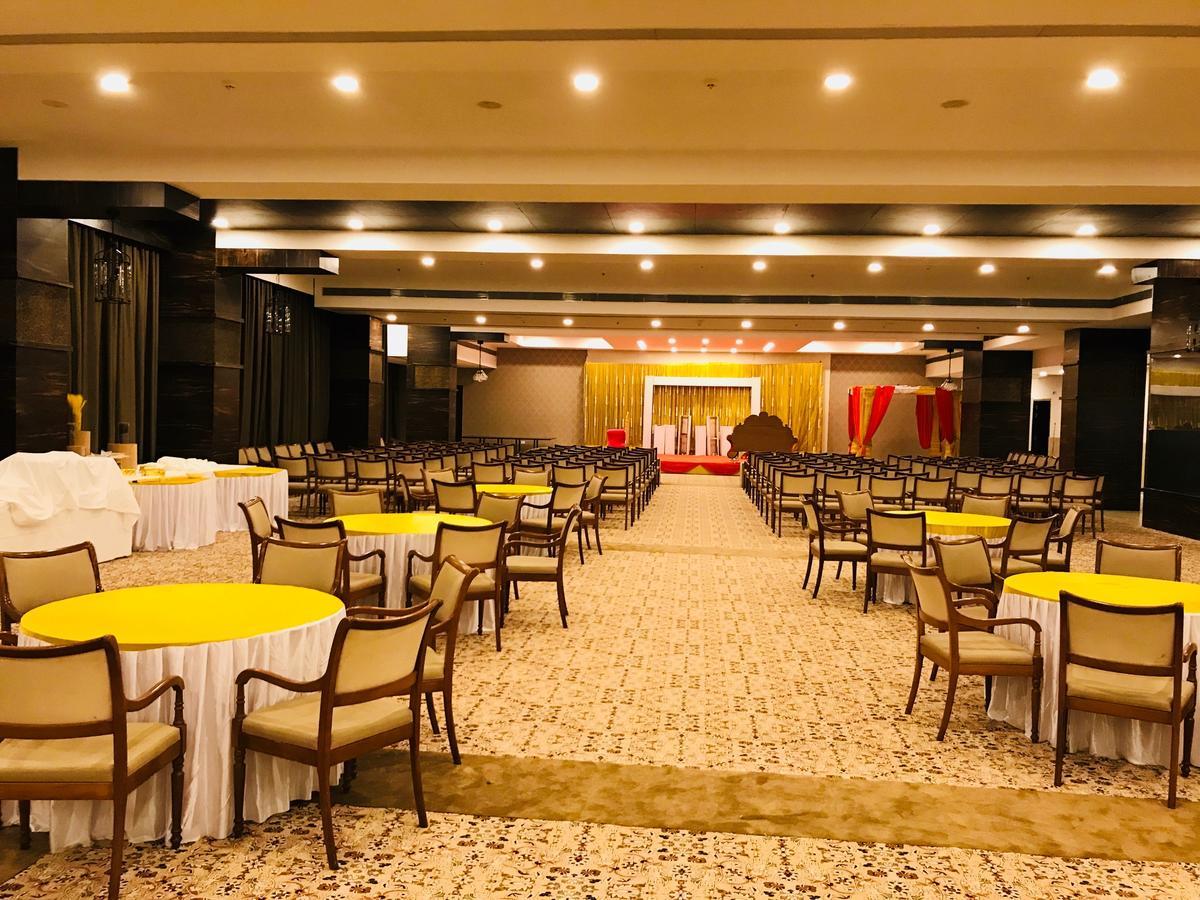 Regenta Central Hotel & Convention Centre נאגפור מראה חיצוני תמונה