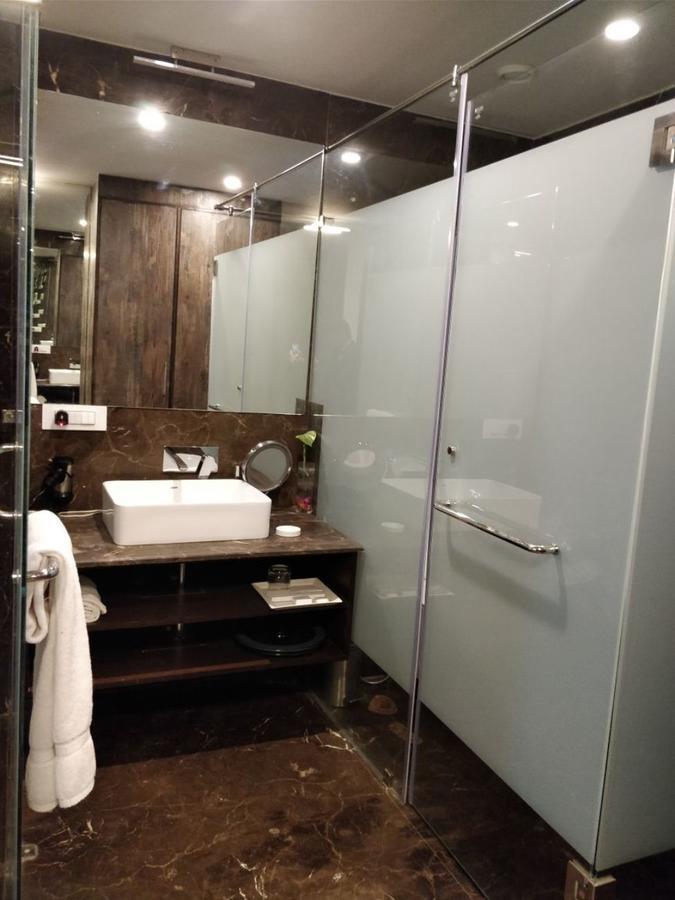 Regenta Central Hotel & Convention Centre נאגפור מראה חיצוני תמונה