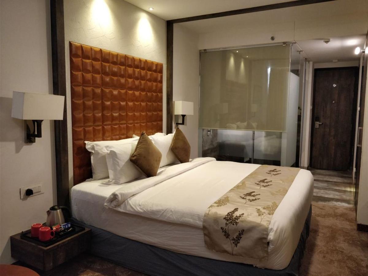 Regenta Central Hotel & Convention Centre נאגפור מראה חיצוני תמונה