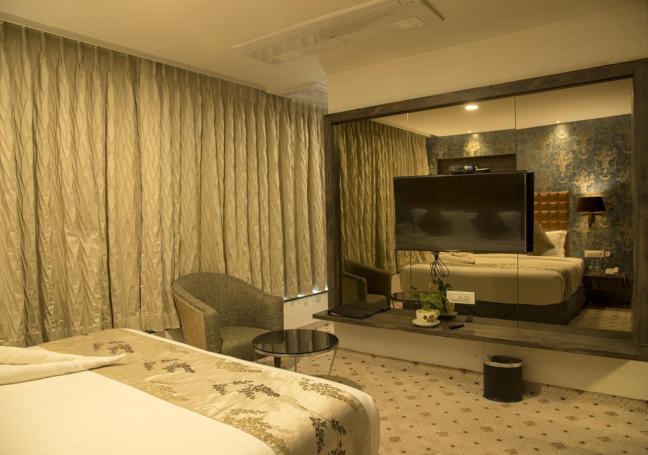 Regenta Central Hotel & Convention Centre נאגפור מראה חיצוני תמונה