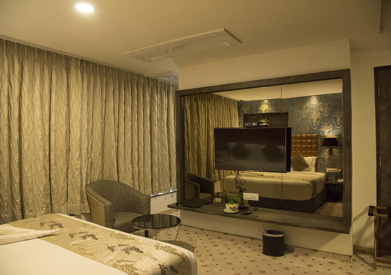 Regenta Central Hotel & Convention Centre נאגפור מראה חיצוני תמונה