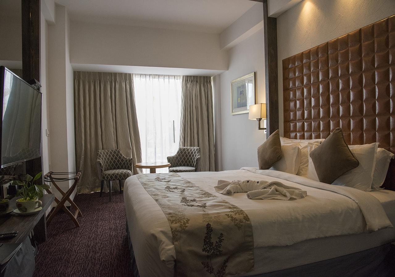 Regenta Central Hotel & Convention Centre נאגפור מראה חיצוני תמונה
