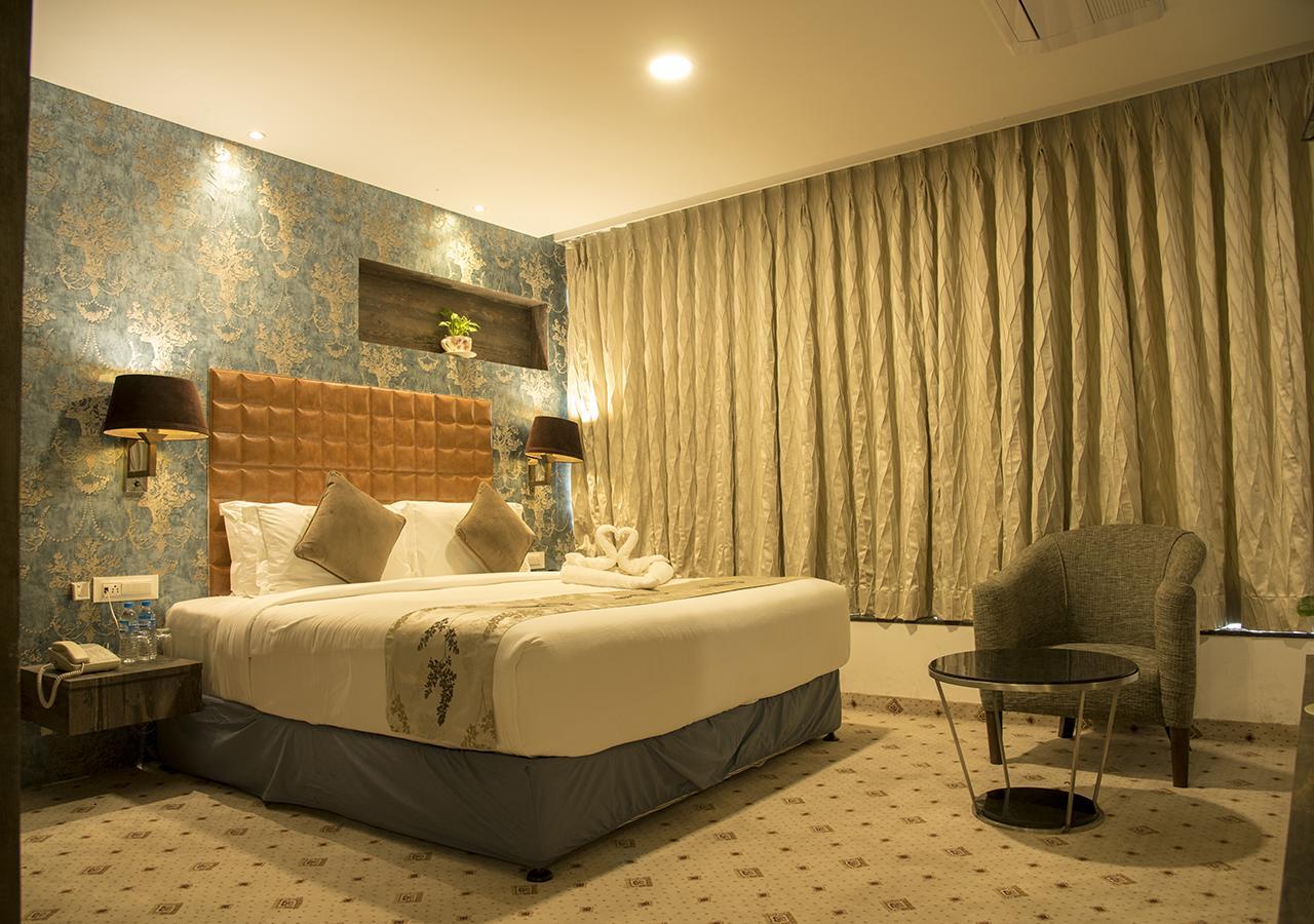 Regenta Central Hotel & Convention Centre נאגפור מראה חיצוני תמונה
