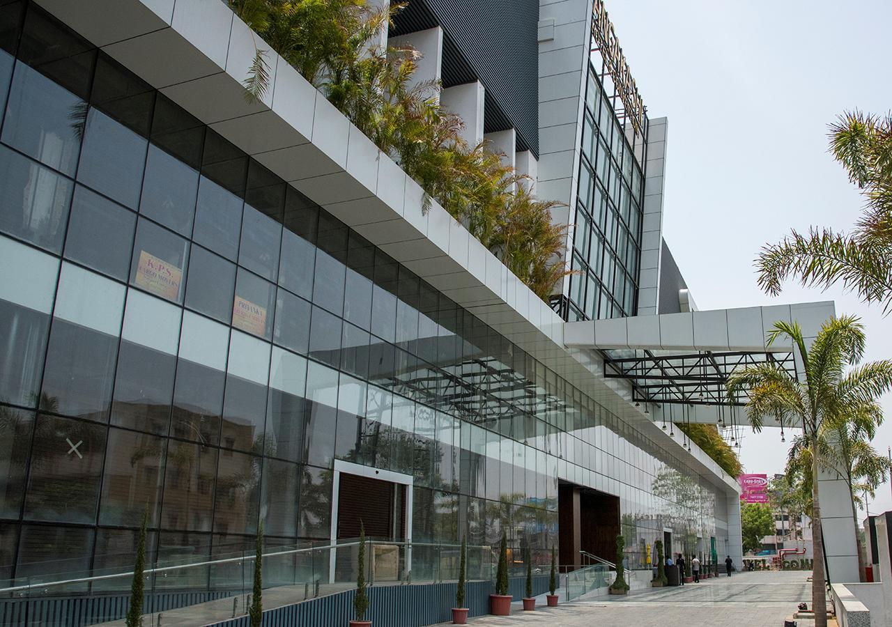 Regenta Central Hotel & Convention Centre נאגפור מראה חיצוני תמונה