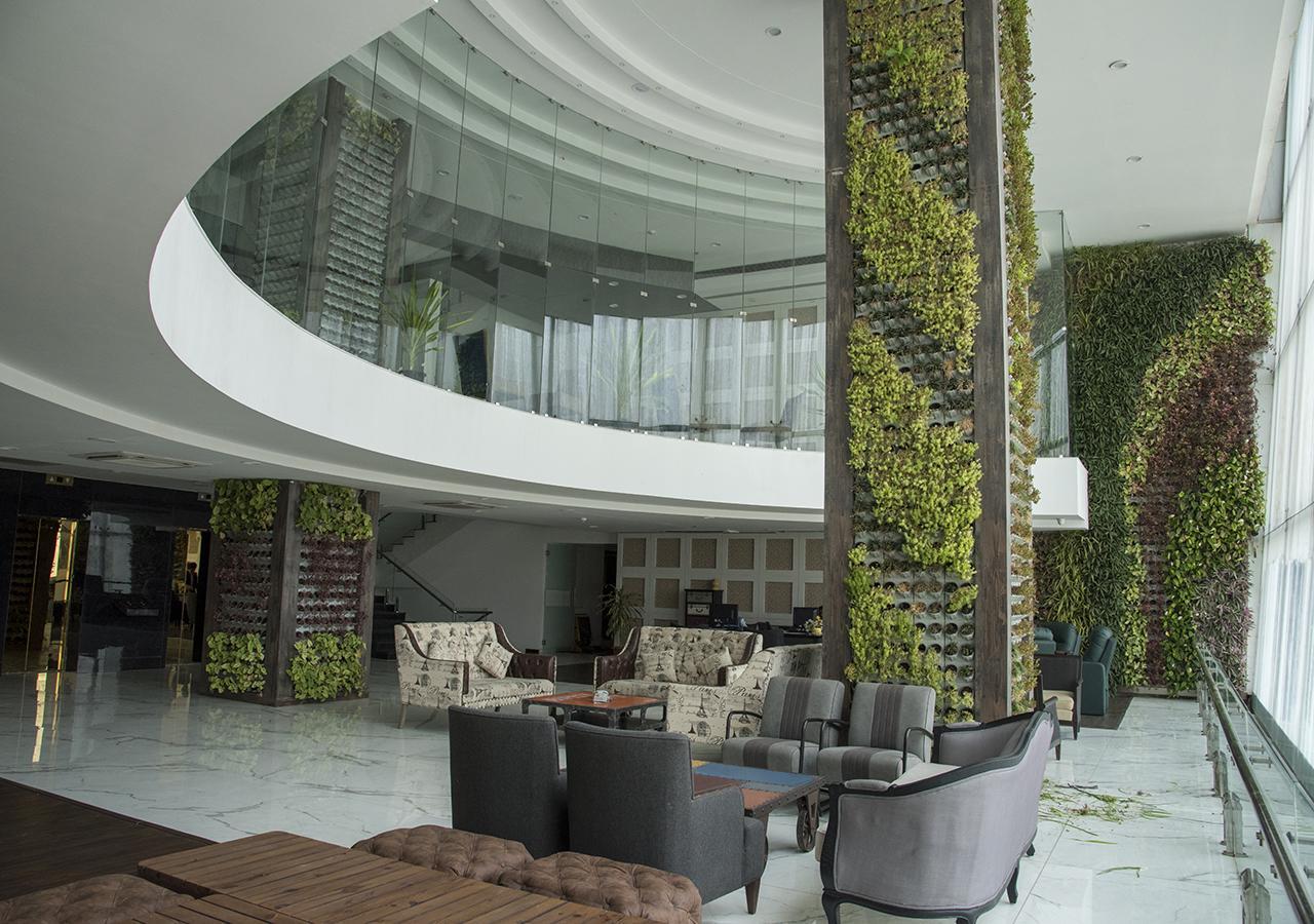 Regenta Central Hotel & Convention Centre נאגפור מראה חיצוני תמונה