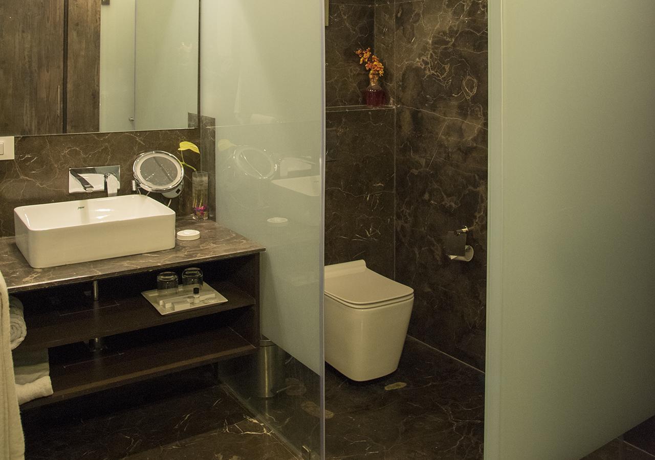 Regenta Central Hotel & Convention Centre נאגפור מראה חיצוני תמונה