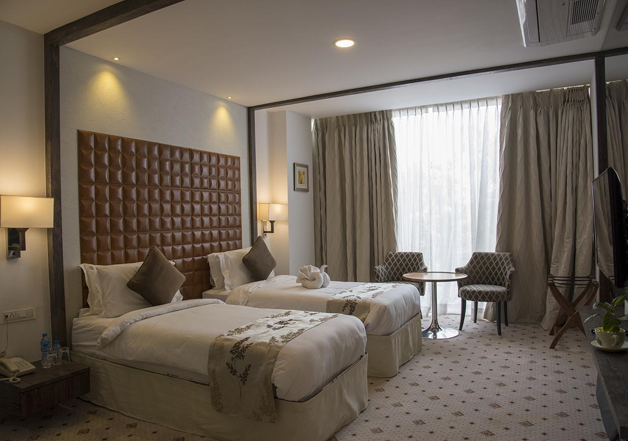 Regenta Central Hotel & Convention Centre נאגפור מראה חיצוני תמונה