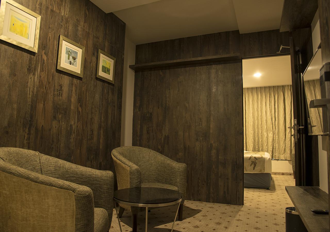 Regenta Central Hotel & Convention Centre נאגפור מראה חיצוני תמונה