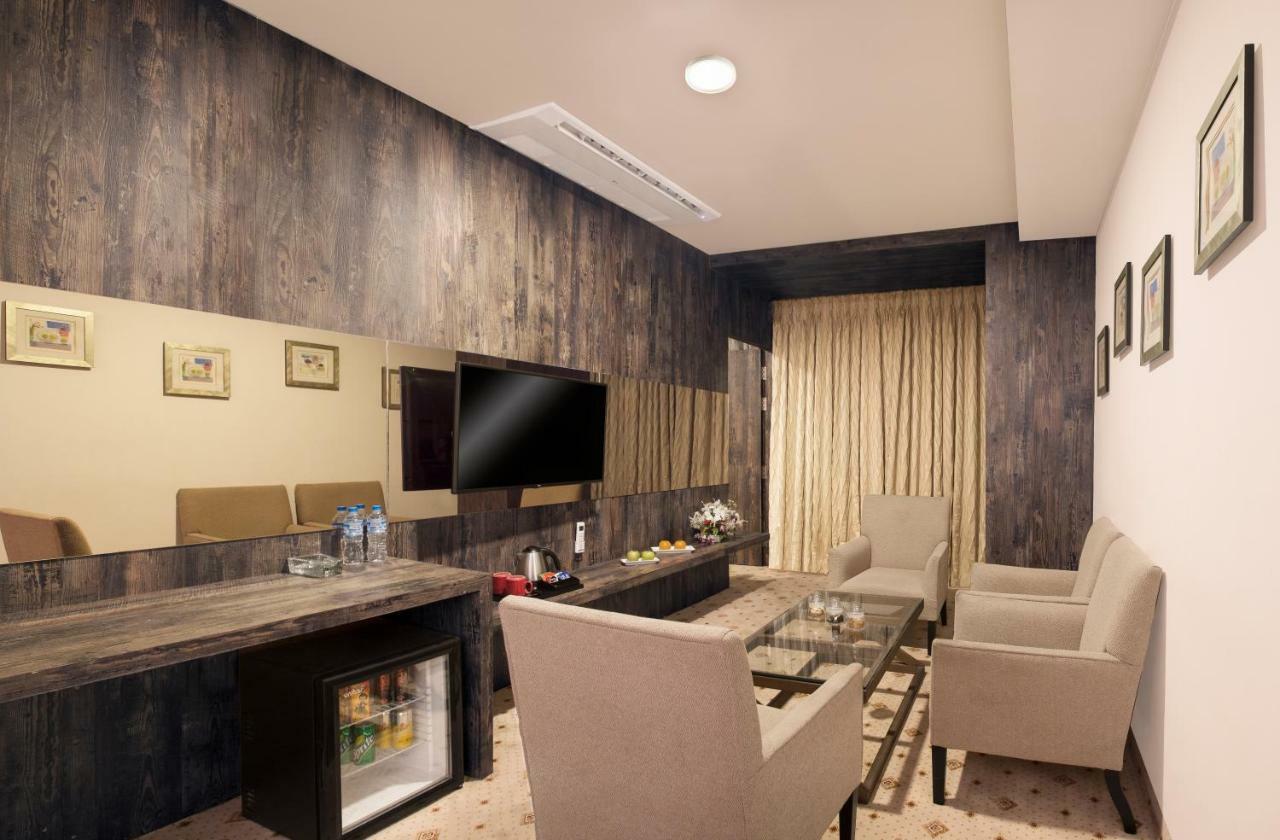 Regenta Central Hotel & Convention Centre נאגפור מראה חיצוני תמונה