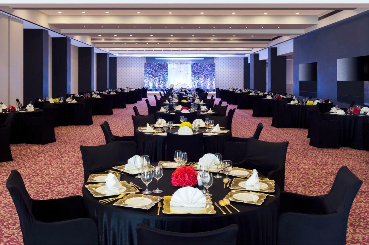 Regenta Central Hotel & Convention Centre נאגפור מראה חיצוני תמונה
