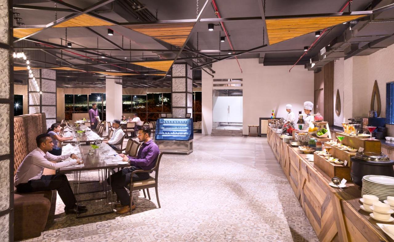 Regenta Central Hotel & Convention Centre נאגפור מראה חיצוני תמונה