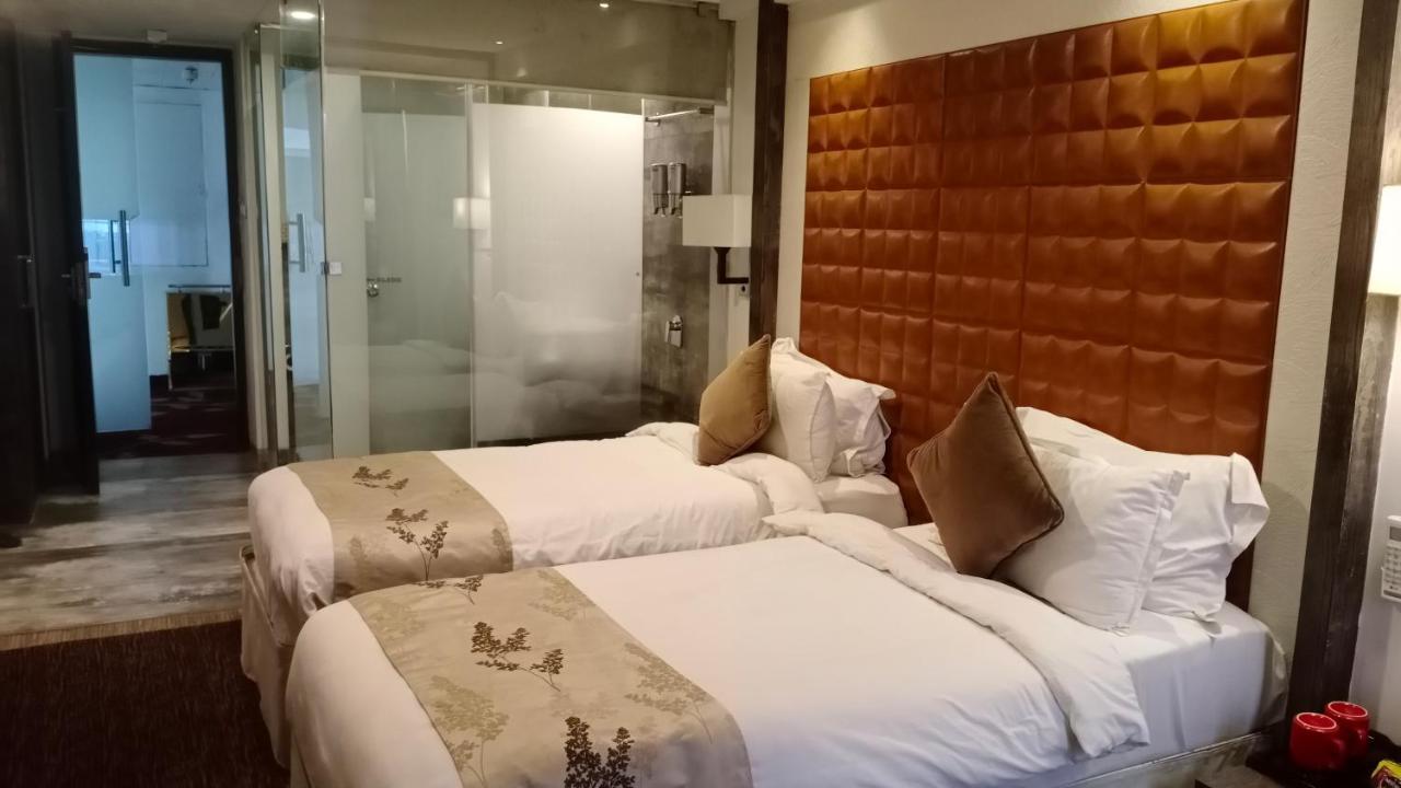 Regenta Central Hotel & Convention Centre נאגפור מראה חיצוני תמונה