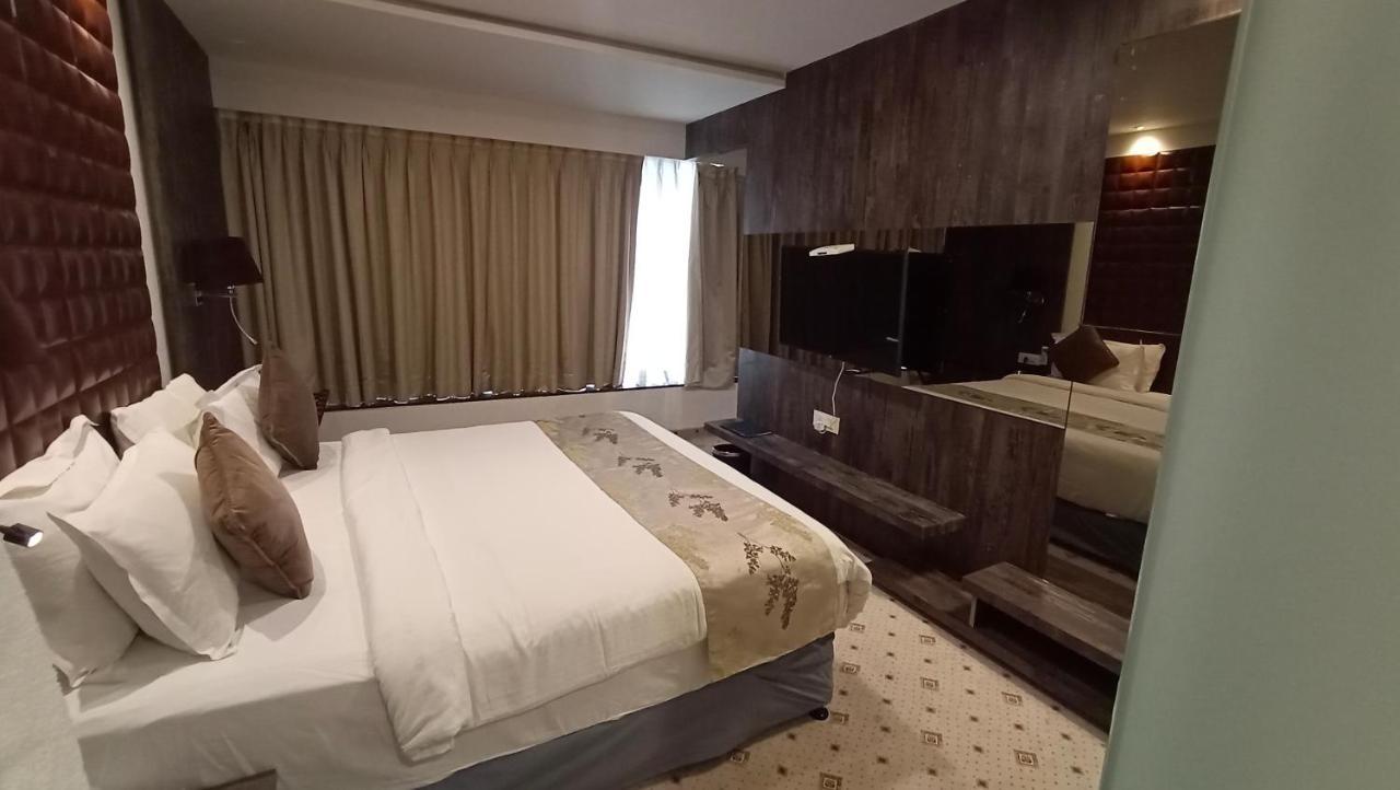 Regenta Central Hotel & Convention Centre נאגפור מראה חיצוני תמונה